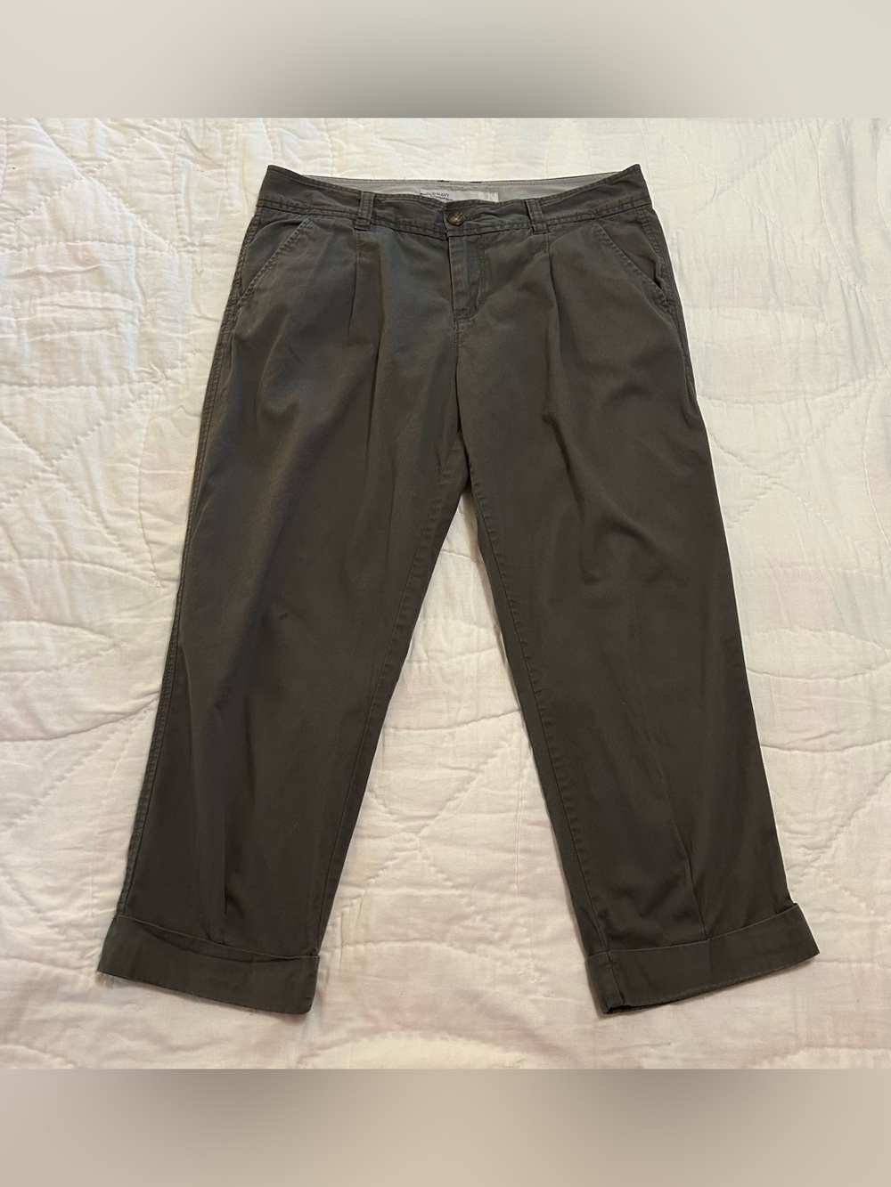 Y2K Old Navy Pleated Pants Cropped Cuffed Womens 6 Gray Easy Fit Relaxed Preppy